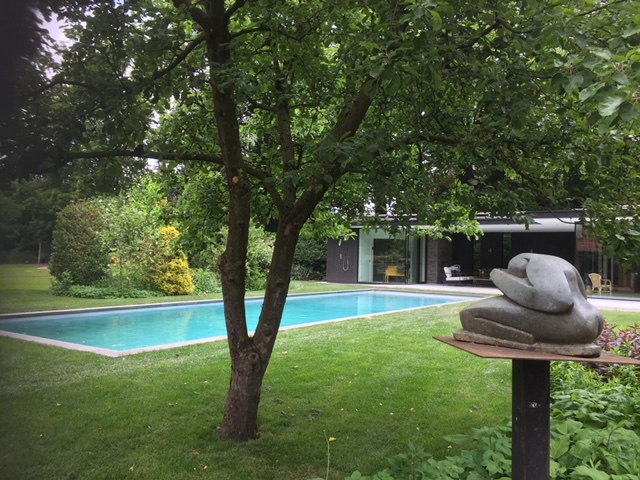 Wellness tuin in Groenlo met zwembad en sauna