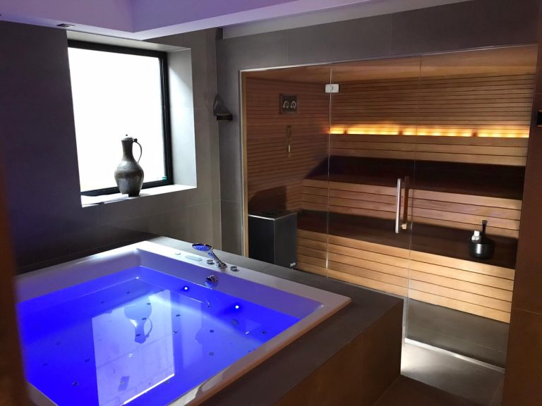 Wellness kelder (sauna, infraroodcabine, whirlpool & stoomcabine)in Nijmegen