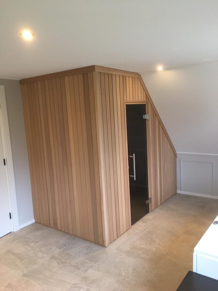 Maatwerk infraroodcabine met saunakachel in Rossum