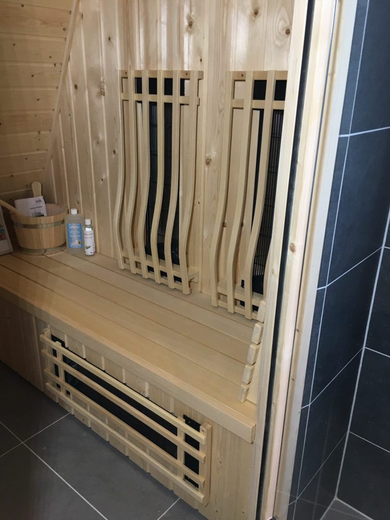 Bouwkundige infraroodcabine met saunakachel in Montfoort