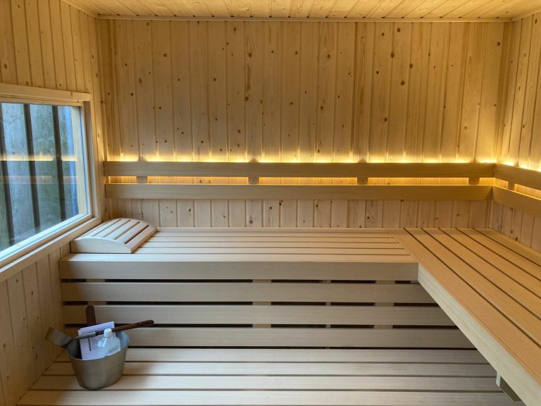 Maatwerk buiten sauna in Borne