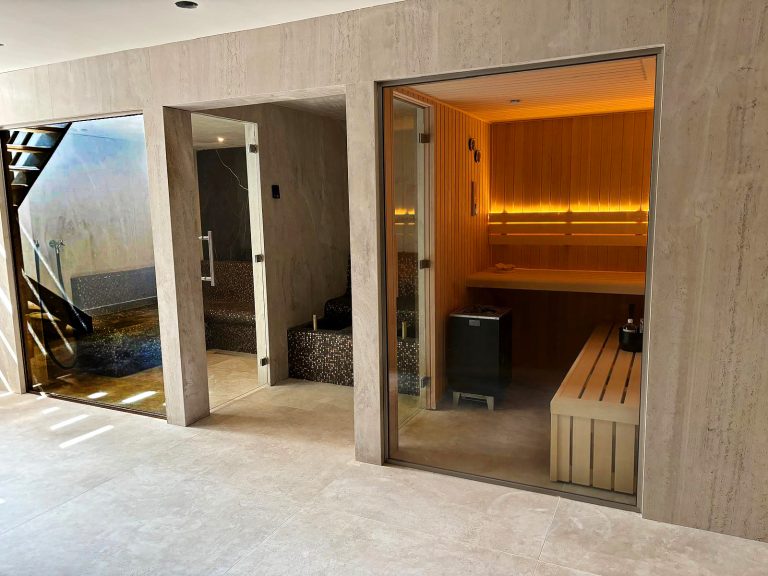 Bouwkundige sauna met infrarood, stoomcabine & voetenbad in Wierden