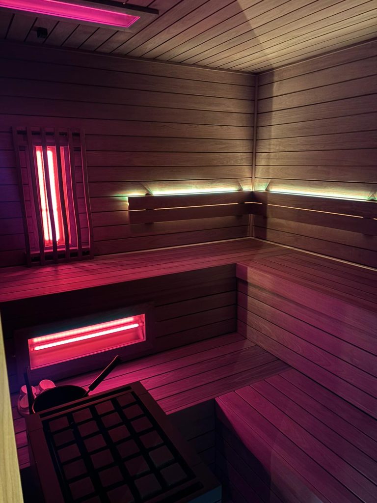 Bouwkundige sauna met infrarood en stoomcabine in Enschede